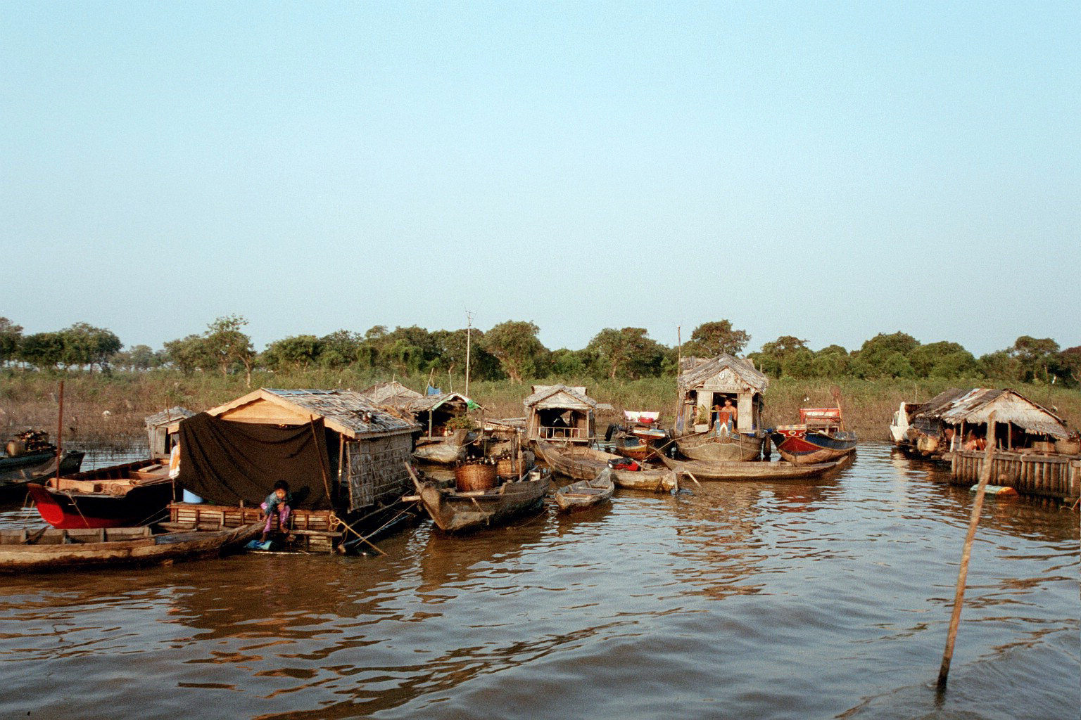 People living on lake - Cambodia 2003