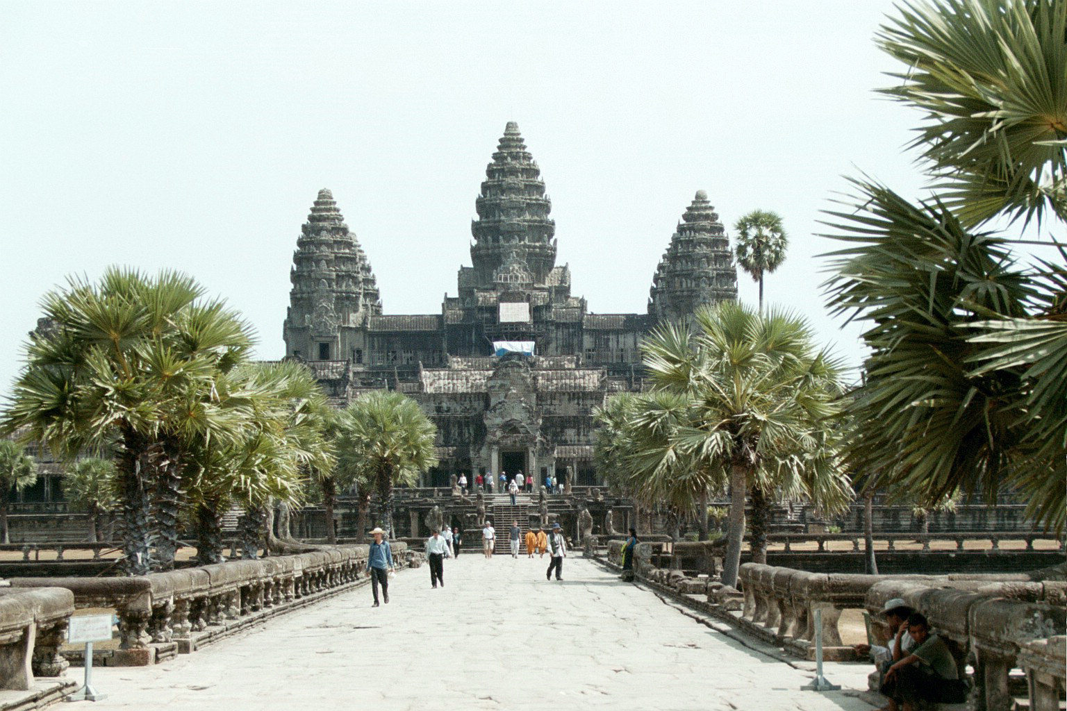 Ankor Wat entrance - Cambodia - March 2003