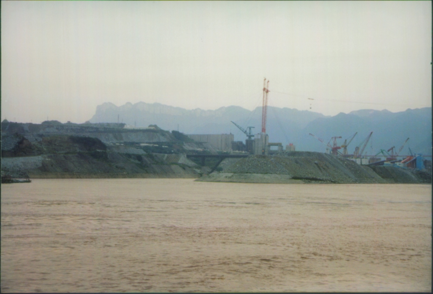 three gorges dam china under construction in 1999