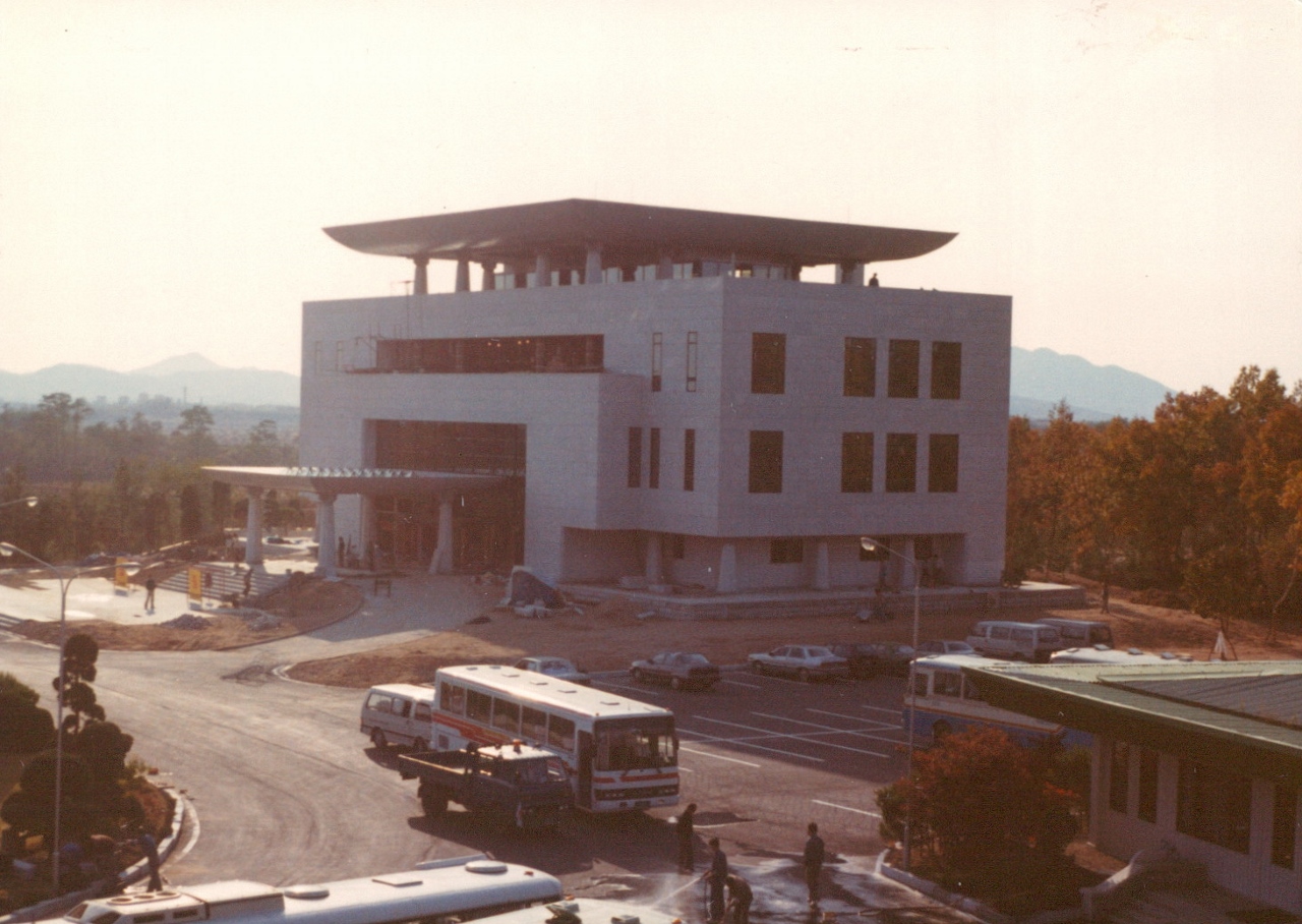 house of peace under construction south korea dmz 1989