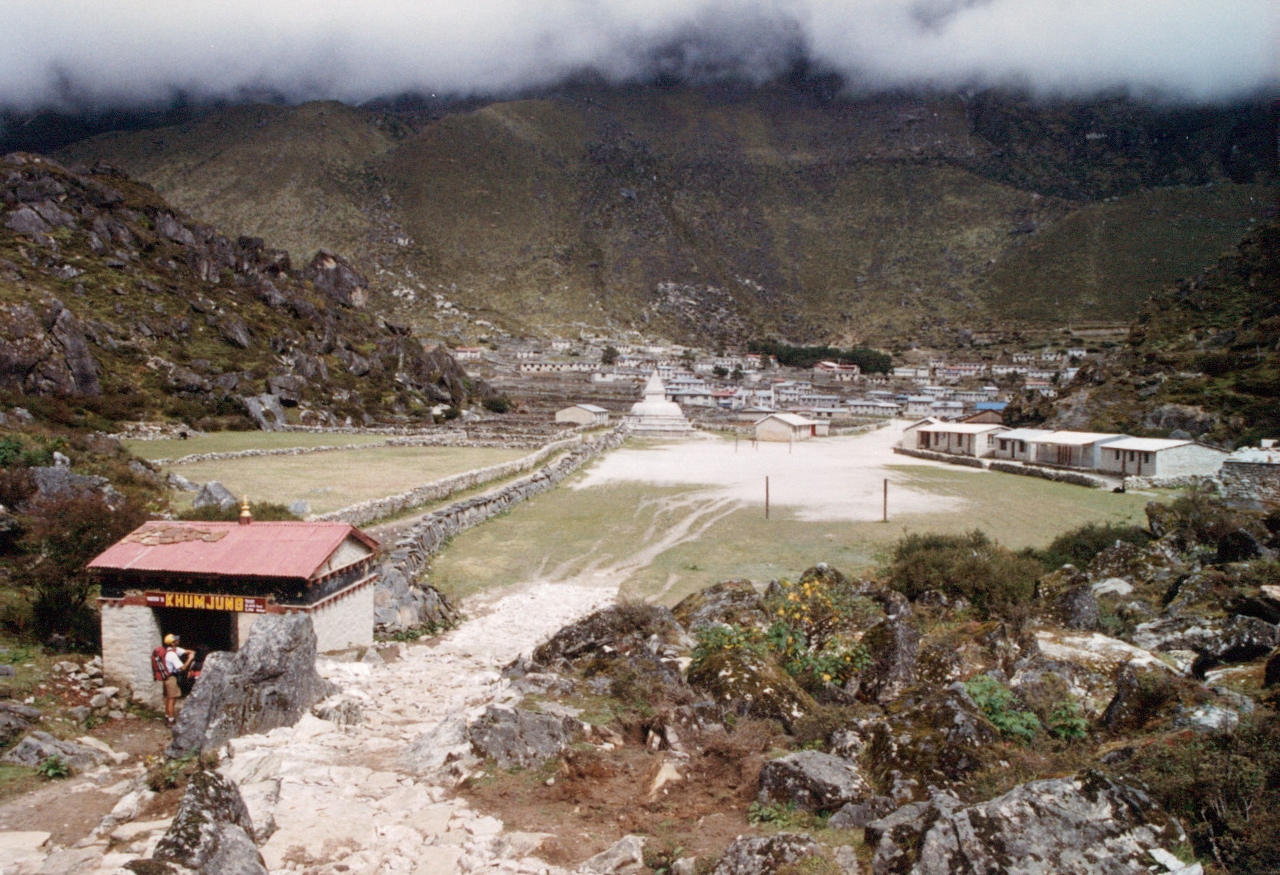 khumjung village trekking in nepal solukhumbu 1998