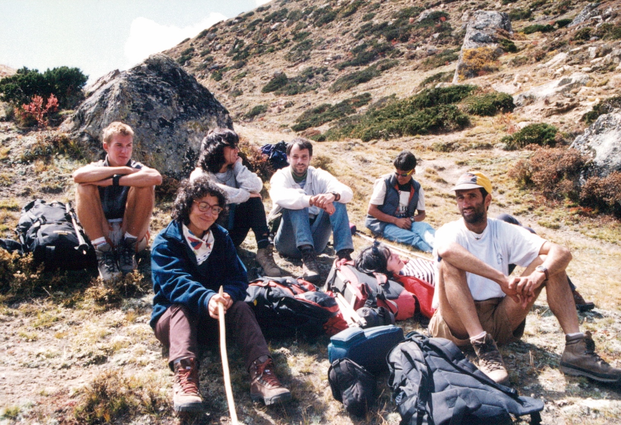 rest break trekking in nepal solukhumbu 1998